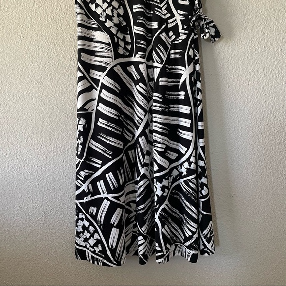 Nic + Zoe Moonlit Palm Wrap Dress Women’s M Black White Printed V Neck Resort - Picture 7 of 16